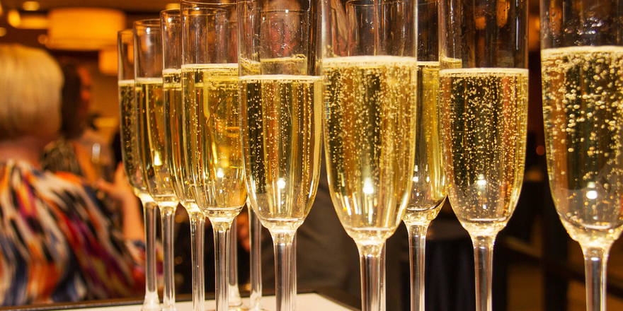 Champagne vs Prosecco: What’s the Difference?