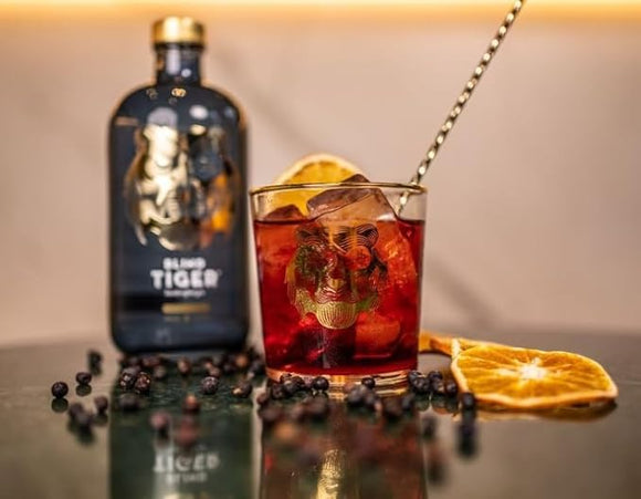 Blind Tiger - Piper Cubeba Gin and Candle, 47% ABV, 50cl - Bottle Gift Pack with Scented Candle