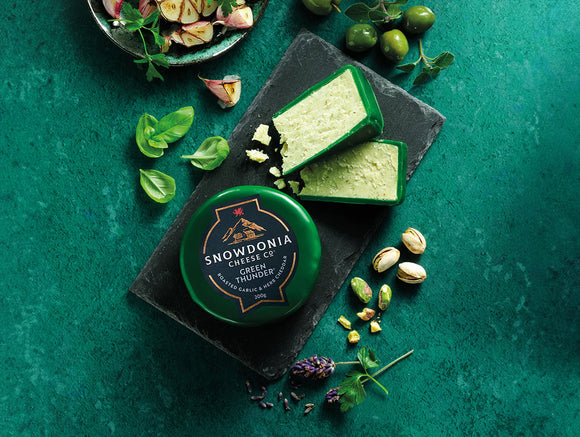 Snowdonia Green Thunder – Mature Cheddar with Roasted Garlic and Herbs 200g